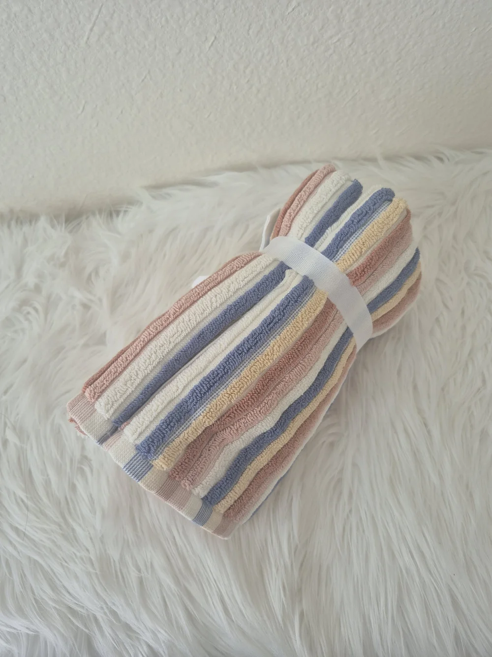 Rachel Zoe 100% cotton 2pc Hand Towel